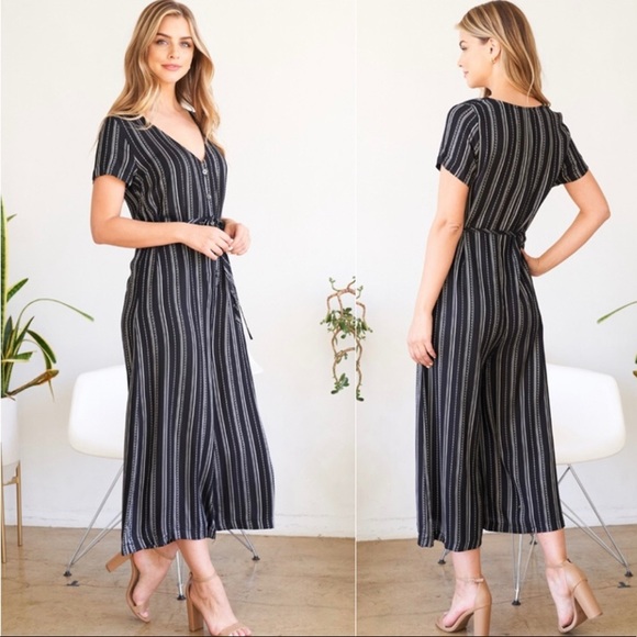 🎀 NEW Black and White Vertical Striped Jumpsuit - Picture 2 of 2
